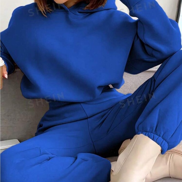 Blue cropped hoodie and matching sweatpants - Picture 1 of 1